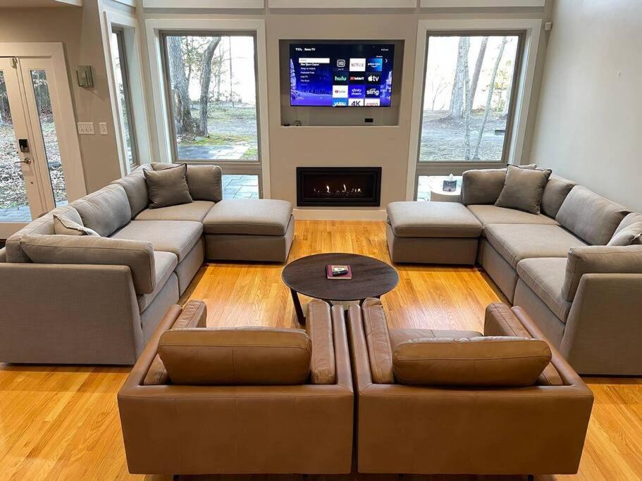 Вілла Luxury Modern Waterfront Retreat Montross Екстер'єр фото