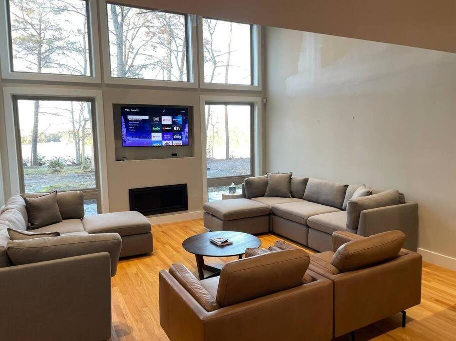 Вілла Luxury Modern Waterfront Retreat Montross Екстер'єр фото