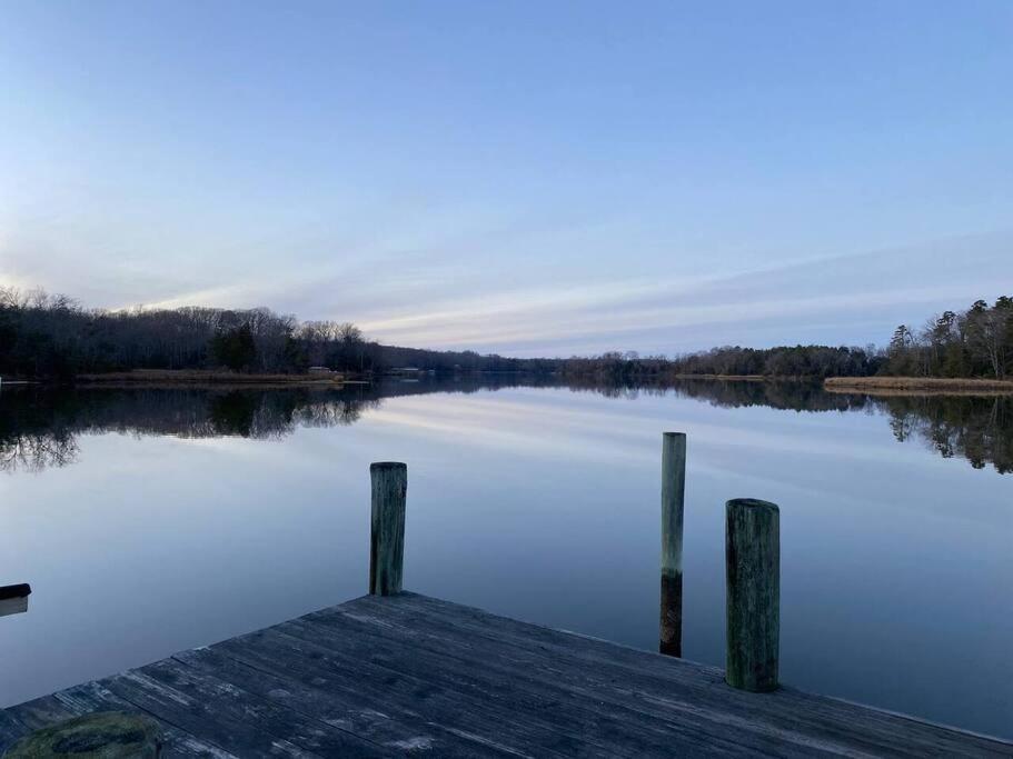 Вілла Luxury Modern Waterfront Retreat Montross Екстер'єр фото